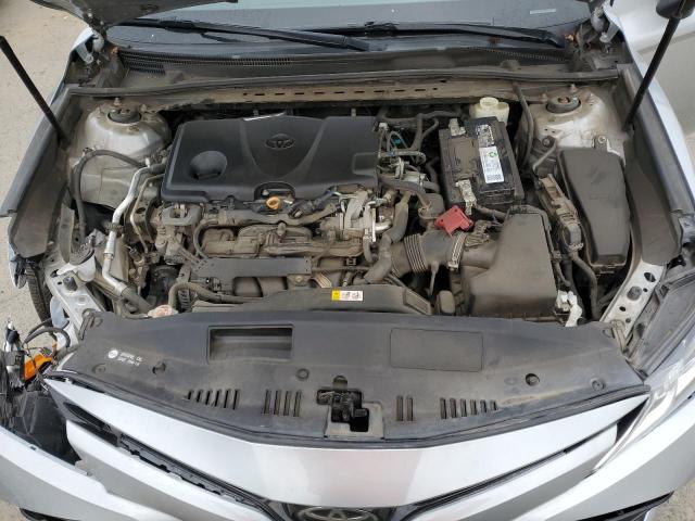 4T1B11HK6JU634775 - 2018 TOYOTA CAMRY L SILVER photo 11