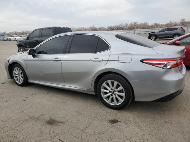 4T1B11HK6JU634775 - 2018 TOYOTA CAMRY L SILVER photo 2