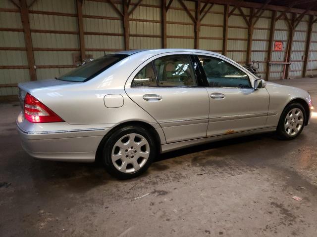 WDBRF84J55F637718 - 2005 MERCEDES-BENZ C 320 4MATIC GRAY photo 3