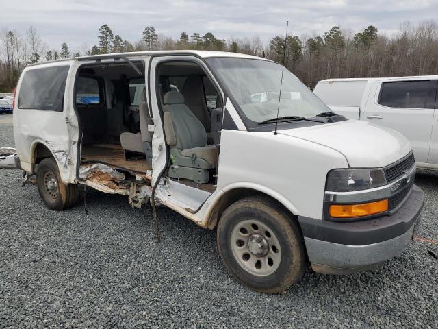 1GBSGCF42E1196383 - 2014 CHEVROLET EXPRESS G1 LT WHITE photo 4