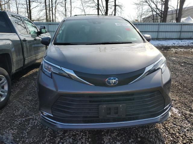 5TDYSKFC2NS052874 - 2022 TOYOTA SIENNA XLE GRAY photo 5