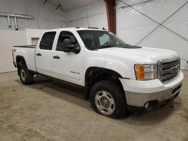 1GT120CG3DF229430 - 2013 GMC SIERRA K2500 SLE WHITE photo 4