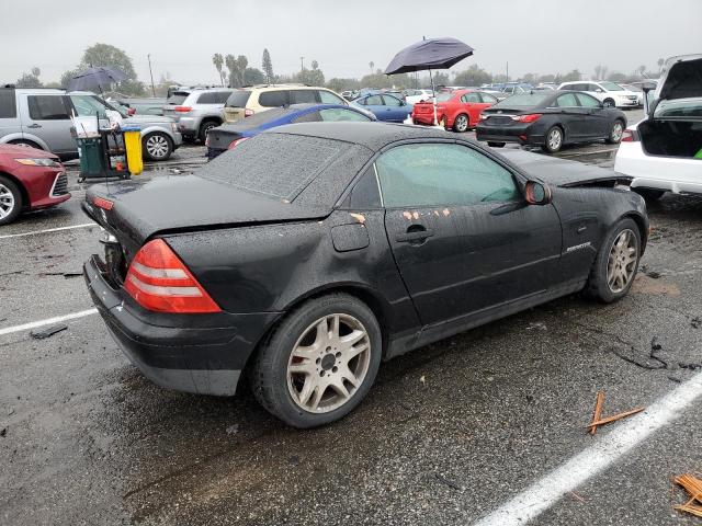 WDBKK47F8YF146304 - 2000 MERCEDES-BENZ SLK 230 KOMPRESSOR BLACK photo 3