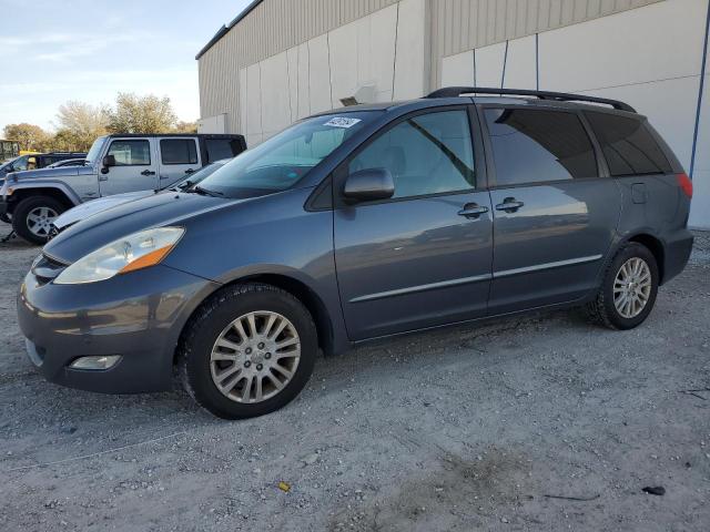 2010 TOYOTA SIENNA XLE, 