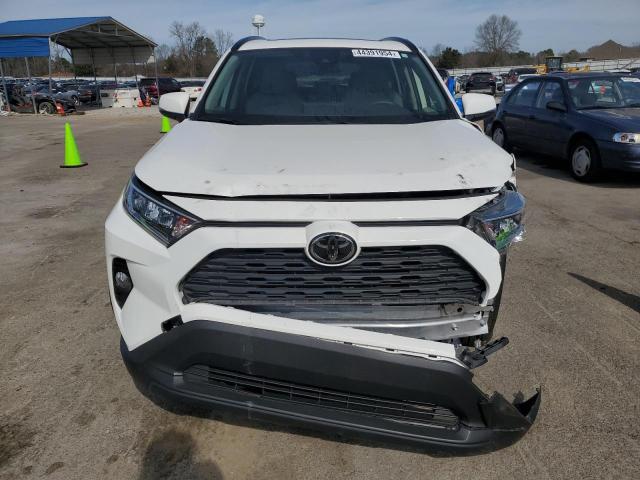 JTMC1RFV3KD016593 - 2019 TOYOTA RAV4 XLE PREMIUM WHITE photo 5