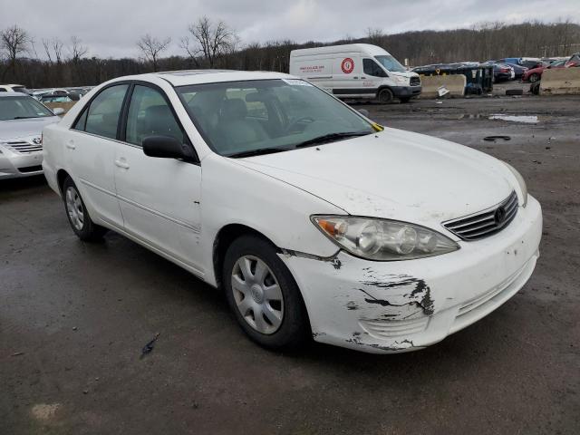 4T1BE30K05U633137 - 2005 TOYOTA CAMRY LE WHITE photo 4