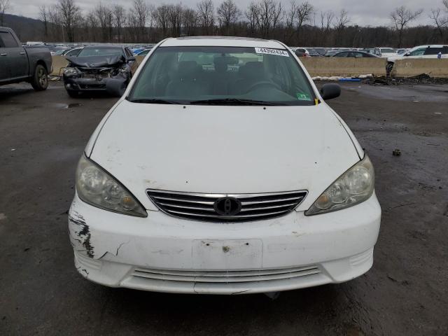 4T1BE30K05U633137 - 2005 TOYOTA CAMRY LE WHITE photo 5