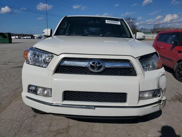 JTEBU5JRXD5131139 - 2013 TOYOTA 4RUNNER SR5 WHITE photo 5