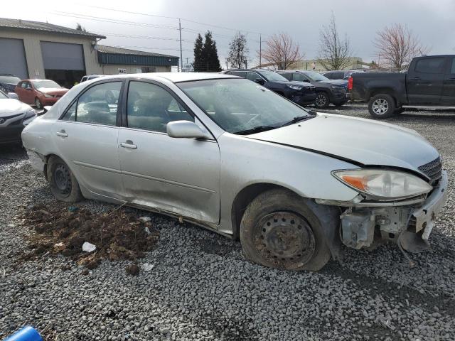 JTDBE32K320030669 - 2002 TOYOTA CAMRY LE SILVER photo 4
