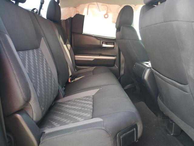 5TFRM5F13JX126872 - 2018 TOYOTA TUNDRA DOUBLE CAB SR/SR5 SILVER photo 10