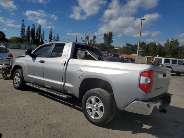 5TFRM5F13JX126872 - 2018 TOYOTA TUNDRA DOUBLE CAB SR/SR5 SILVER photo 2