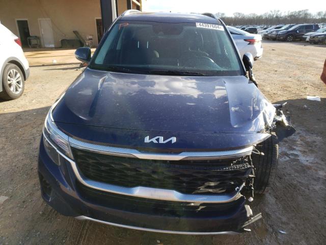 KNDERCAA6N7307725 - 2022 KIA SELTOS EX BLUE photo 5