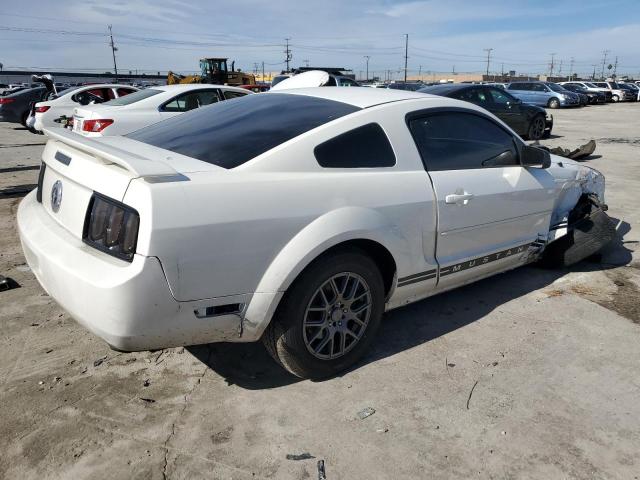 1ZVFT80N765148070 - 2006 FORD MUSTANG WHITE photo 3