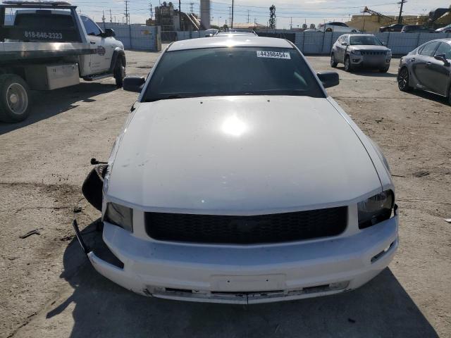 1ZVFT80N765148070 - 2006 FORD MUSTANG WHITE photo 5