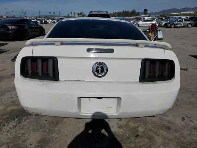 1ZVFT80N765148070 - 2006 FORD MUSTANG WHITE photo 6