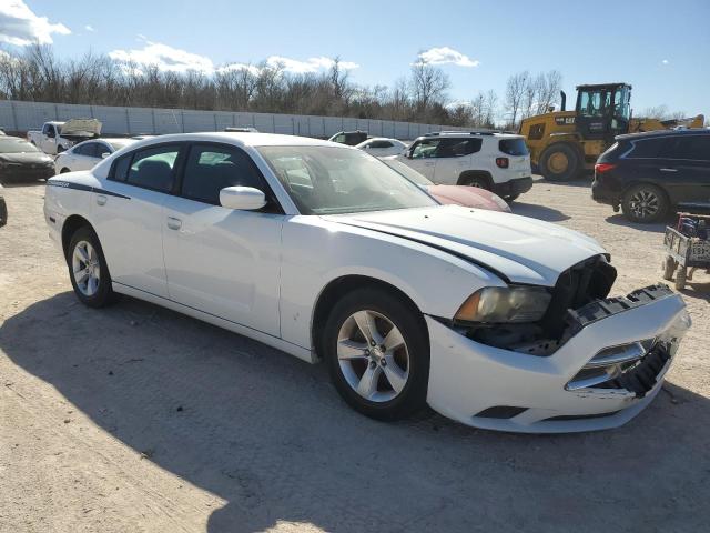 2B3CL3CG4BH577757 - 2011 DODGE CHARGER WHITE photo 4