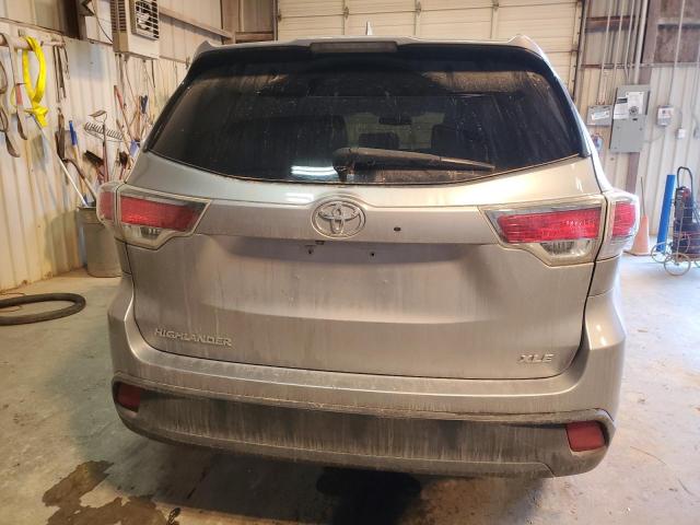 5TDKKRFH3FS106405 - 2015 TOYOTA HIGHLANDER XLE SILVER photo 6