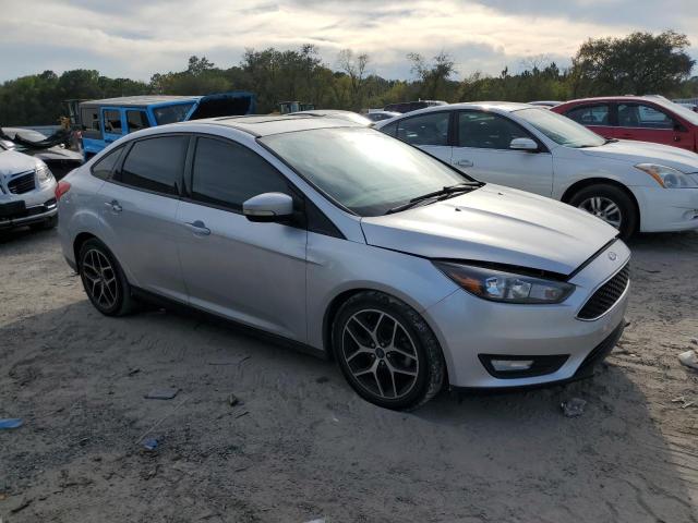 1FADP3H2XJL291634 - 2018 FORD FOCUS SEL SILVER photo 4
