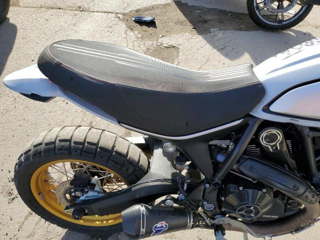 ML0KAFPM2NT002372 - 2022 DUCATI SCRAMBLER DESERT SLED TWO TONE photo 6