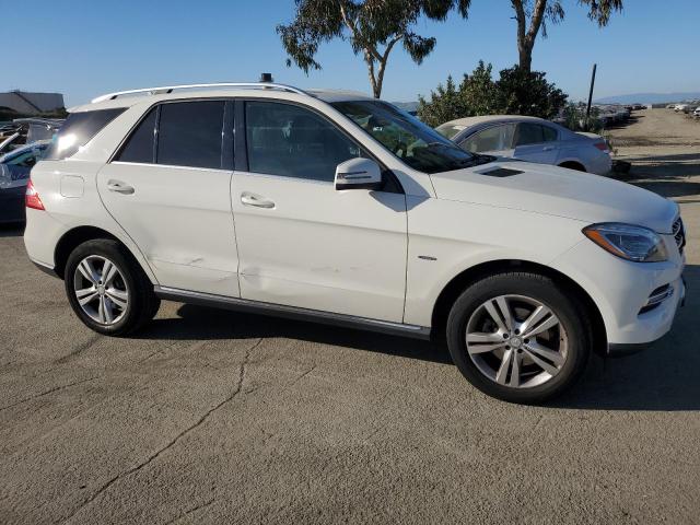 4JGDA5HB9CA052867 - 2012 MERCEDES-BENZ ML 350 4MATIC WHITE photo 4