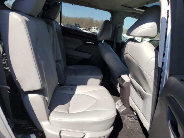 5TDGZRAH0NS551899 - 2022 TOYOTA HIGHLANDER XLE SILVER photo 11