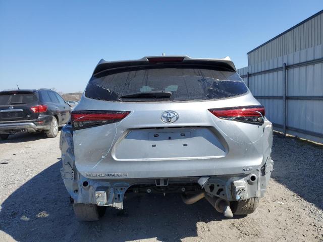 5TDGZRAH0NS551899 - 2022 TOYOTA HIGHLANDER XLE SILVER photo 6