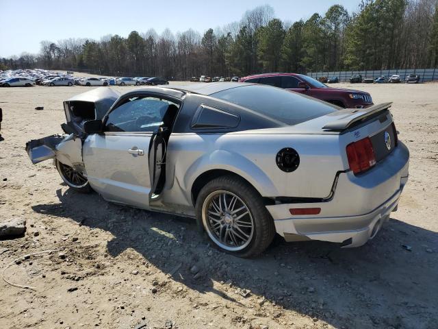 1ZVHT82H685156681 - 2008 FORD MUSTANG GT SILVER photo 2