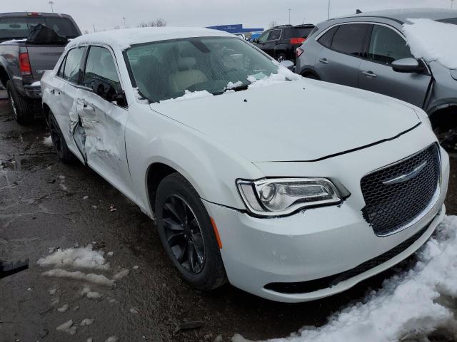 2C3CCAAGXFH735888 - 2015 CHRYSLER 300 LIMITED WHITE photo 4