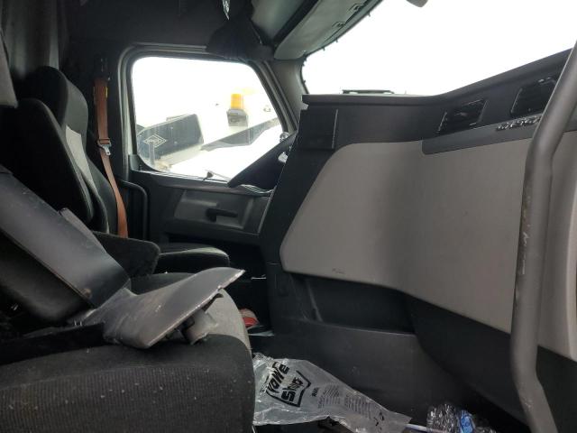 3AKJHHDR9KSKB3771 - 2018 FREIGHTLINER CASCADIA 1 WHITE photo 5