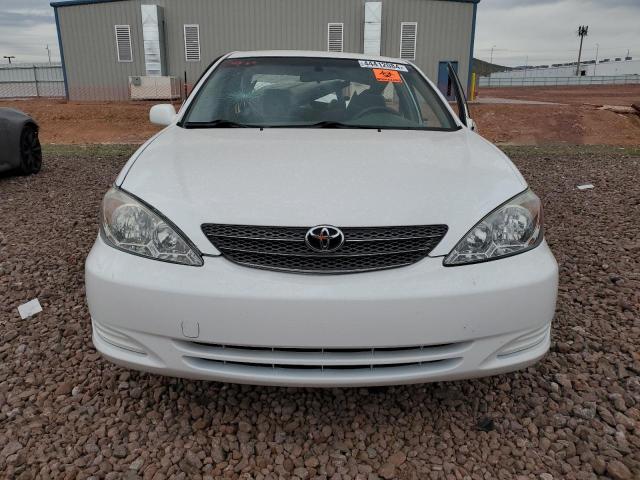 JTDBE32K740259455 - 2004 TOYOTA CAMRY LE WHITE photo 5