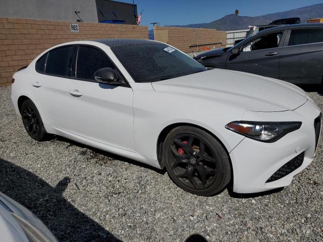 ZARFAMANXK7621626 - 2019 ALFA ROMEO GIULIA WHITE photo 4