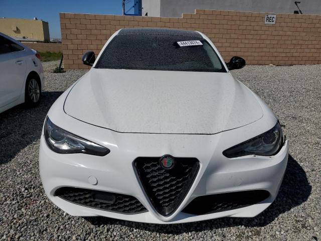 ZARFAMANXK7621626 - 2019 ALFA ROMEO GIULIA WHITE photo 5