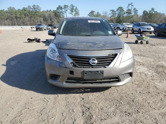 3N1CN7AP0DL860558 - 2013 NISSAN VERSA S GRAY photo 5