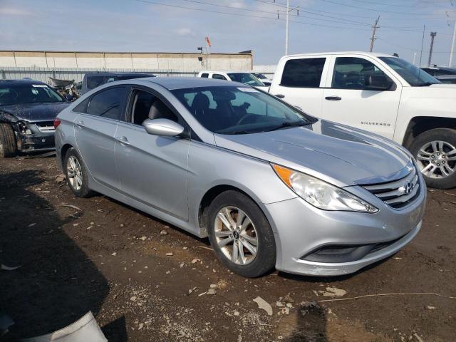 5NPEB4AC9EH833757 - 2014 HYUNDAI SONATA GLS SILVER photo 4