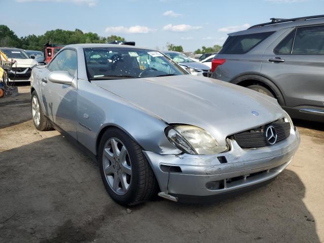 WDBKK47F4WF040283 - 1998 MERCEDES-BENZ SLK 230 KOMPRESSOR SILVER photo 4