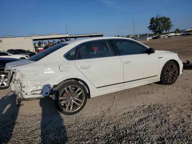 1VWMA7A32KC007210 - 2019 VOLKSWAGEN PASSAT SE R-LINE WHITE photo 3