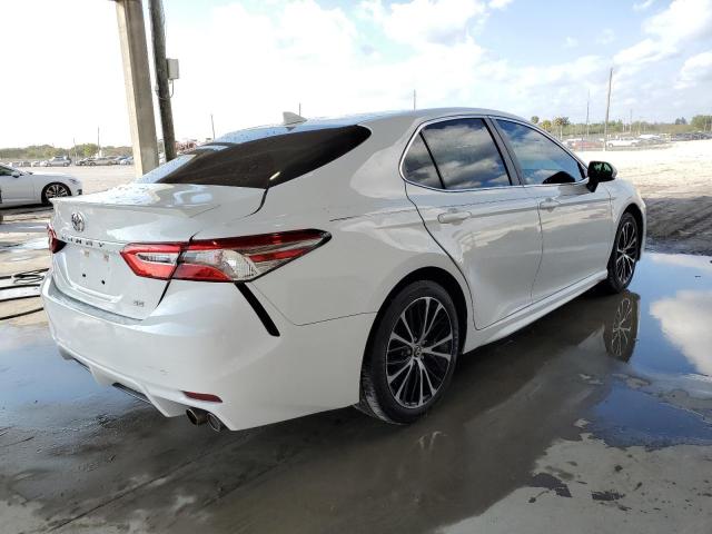 4T1G11AK5LU957976 - 2020 TOYOTA CAMRY SE WHITE photo 3