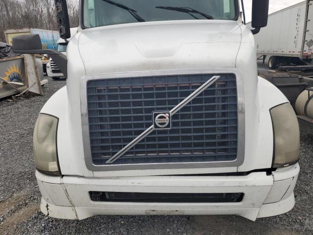 4V4NC9EH7DN566654 - 2013 VOLVO VN VNL WHITE photo 7