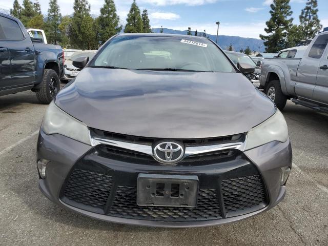 4T1BF1FKXFU015284 - 2015 TOYOTA CAMRY LE GRAY photo 5