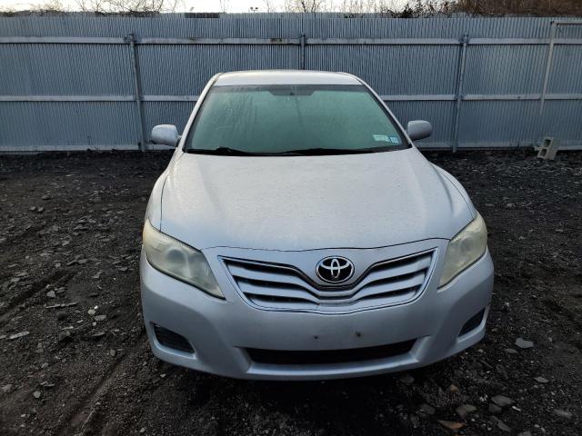 4T1BF3EKXBU190271 - 2011 TOYOTA CAMRY BASE SILVER photo 5