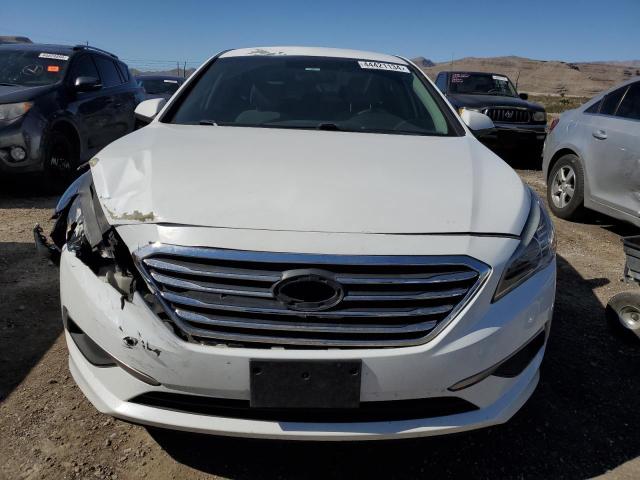 5NPE24AF2HH577735 - 2017 HYUNDAI SONATA SE WHITE photo 5