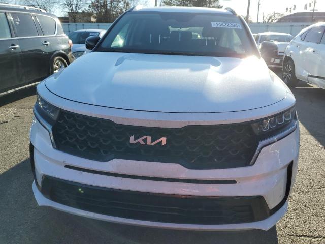 5XYRL4LC5NG144916 - 2022 KIA SORENTO S WHITE photo 5