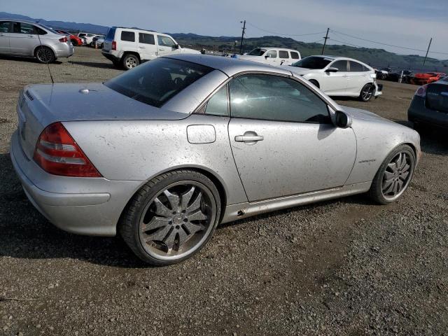 WDBKK49F02F263878 - 2002 MERCEDES-BENZ SLK 230 KOMPRESSOR SILVER photo 3