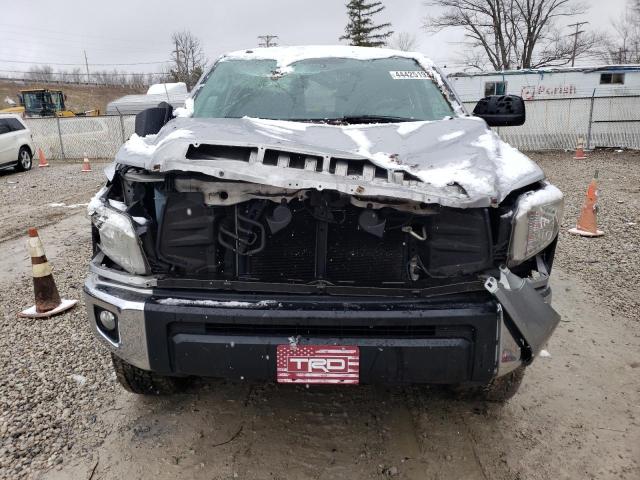 5TFUY5F17EX413684 - 2014 TOYOTA TUNDRA DOUBLE CAB SR/SR5 GRAY photo 5