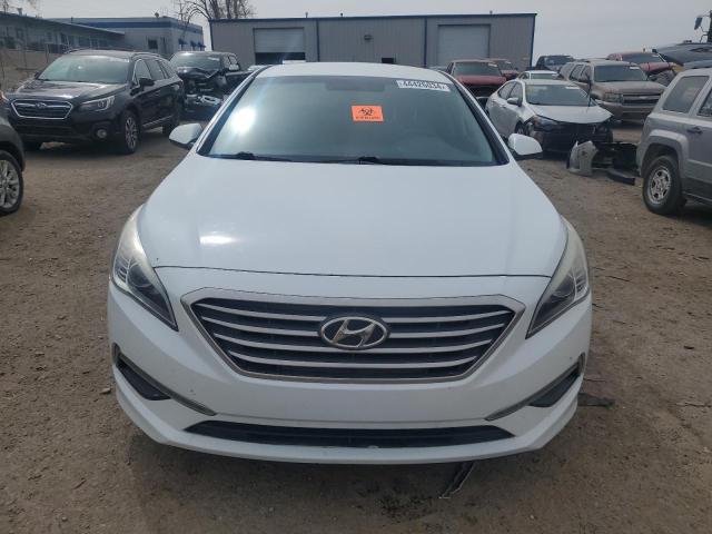 5NPE24AF8FH043720 - 2015 HYUNDAI SONATA SE WHITE photo 5