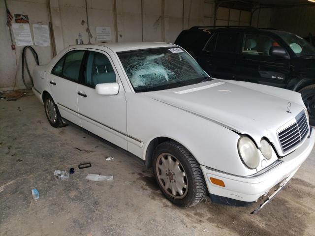 WDBJF82H4XX014018 - 1999 MERCEDES-BENZ E 320 4MATIC WHITE photo 4