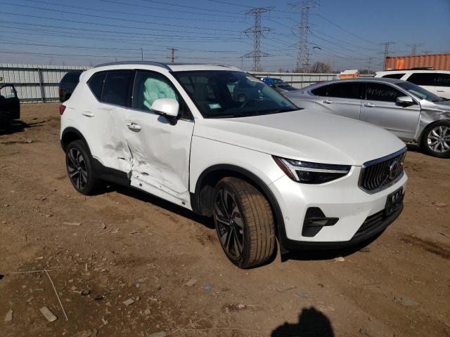 YV4L12UA5P2001018 - 2023 VOLVO XC40 ULTIMATE WHITE photo 4