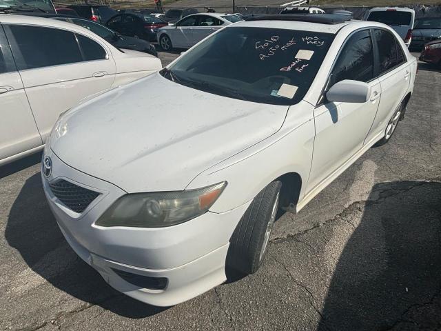 4T1BK3EK3BU617558 - 2011 TOYOTA CAMRY SE WHITE photo 2