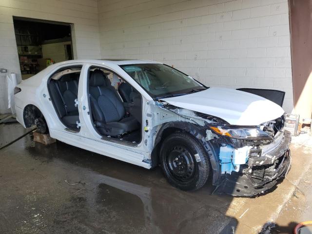 4T1T11AK6RU858798 - 2024 TOYOTA CAMRY SE NIGHT SHADE WHITE photo 4