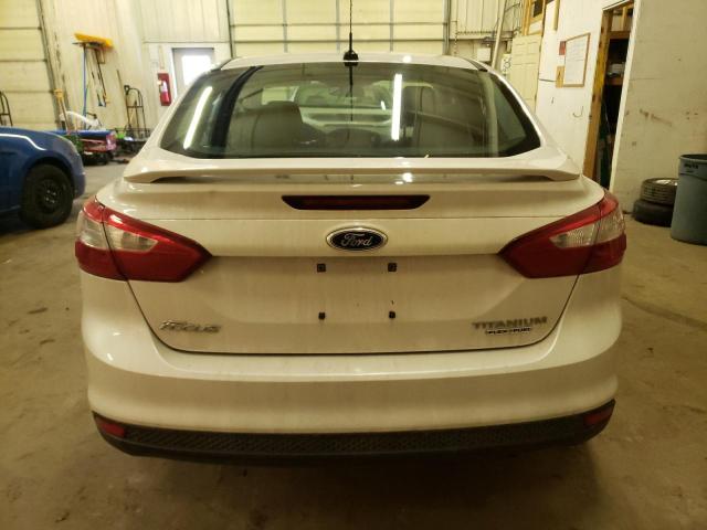 1FAHP3J25CL477080 - 2012 FORD FOCUS TITANIUM WHITE photo 6